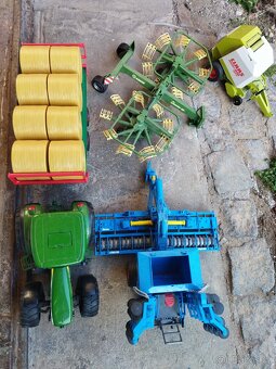 Bruder traktor, kombajn, nakladač + příslušenství - 2