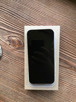 Apple iPhone 15 Pro 512GB - bíle titanový - 2