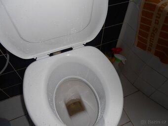 Prodám nástavec na WC s poklopem - 2