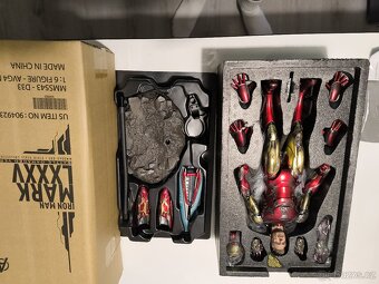 Hot toys - 2