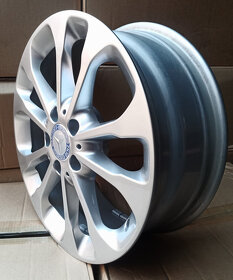 Nové Orig. alu Mercedes Benz GLA X156 5x112 r17 et38 - 2