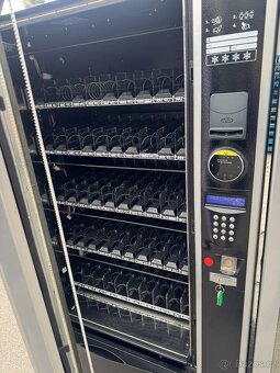 Nápojový automat Azkoyen Mistral H85+ s výtahem - 2