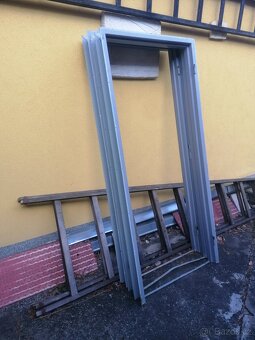 Bezfalcové dveře včetně zárubní 80cm, pravé, 3ks - 2