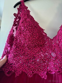 nové plesové šaty i s šátkem - 2