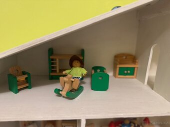 Domeček pro panenky s příslušenstvím - 2