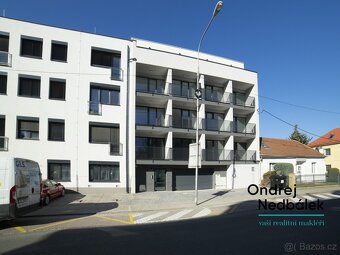 Pronájem garážové stání, 15 m2 - Zlín, ev.č. 22610 - 2