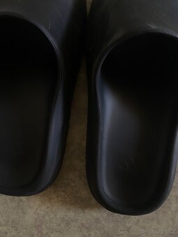 Yeezy slide - 2