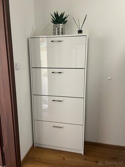 Prodám botník jako nový — XXX Lutz, bílý lesk - 2