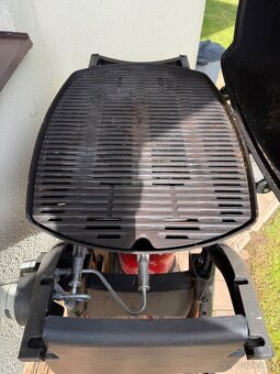 Prodam zahradbi grill Weber Q 3200 BLK - 2