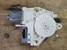 Motor stahování levého zadního okna Peugeot 407 - 2