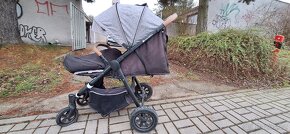Sportovní kočárek Petite&Mars Move II Air light grey - 2