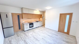 Pronájem bytu s balkonem 2+kk, 40 m2 - Znojmo, ul. Jarošova - 2