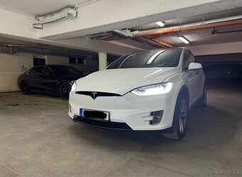 Vylepšené světlomety Tesly Model X 2020 - 2