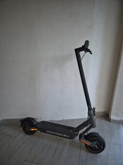 Elektrická koloběžka Xiaomi Scooter 4 Ultra - 2