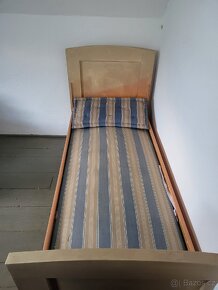 Dřevěná postel - 2