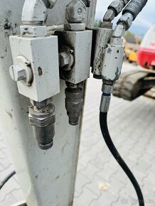 Pásové rypadlo Takeuchi TB 240 POWERTILT - 2