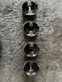 Pisty Mazda 323 gtx - 2