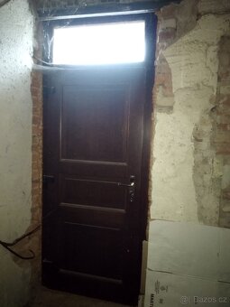 Dveře vchodové dřevěné s vrchním skleněným světlíkem - 2