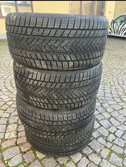 Zimní pneu 275/35/19 245/40/19 sada bmw - 2