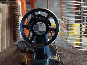 Šicí stroj Lada - 2