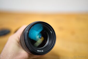 Sony FE 85 mm f/1.8 – skvělý stav, ostrý portréťák - 2