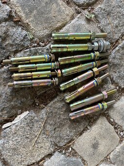 Kotvy do betonu průvlakové - 2