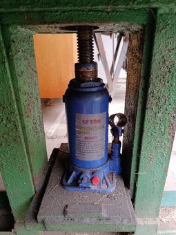 Hydraulický lis na hrozny - 2