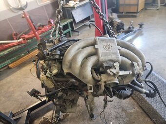 Motor bmw m20b25 - 2