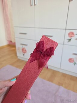 Krabička na náramek/řetízek - vínová s mašlí - 2