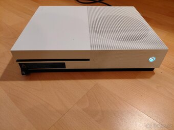 Xbox One S 500GB + hra zdarma – skvělý stav, málo hraný - 2