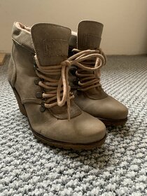 Kožené kotníkové boty na klínku, vel. 36, zn. SPM Shoes. - 2