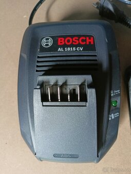 BOSCH sada rychlonabíječka a dva akumulátory - 2