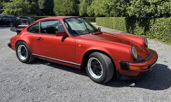 Porsche 911 Carrera (930 SC) - 2