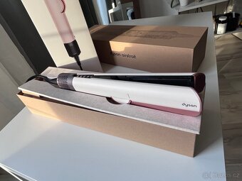 Žehlička na vlasy Dyson Airstrait - 2