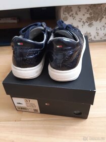 TOMMY HILFIGER lakované tenisky vel. 37 - 2