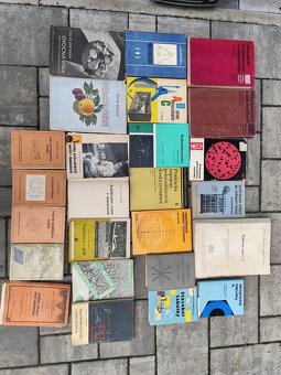 Knihy, elektrikář - 2