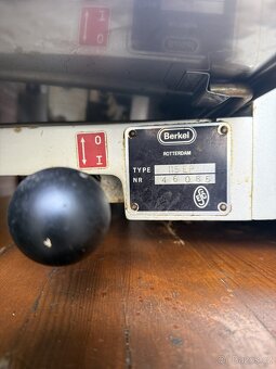 PRODÁM Nářezový stroj BERKEL 115 EP - 2