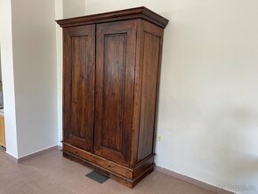 Starožitná skříň z masivu - 2