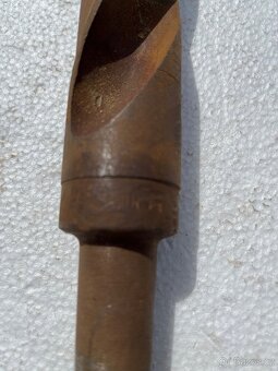 40 mm vrták , 26mm výstružník - 2