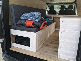 Obytná dodávka Ford Transit Custom 2.2, 92 kW, 2014 - 2