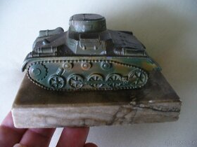 Stary kovovy model valecneho "OBRNENEHO VOZIDLA. - 2