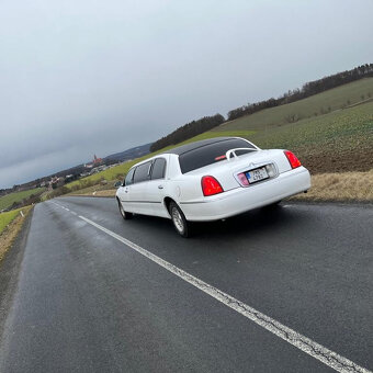 limuzína Lincoln Town Car V8 - 2