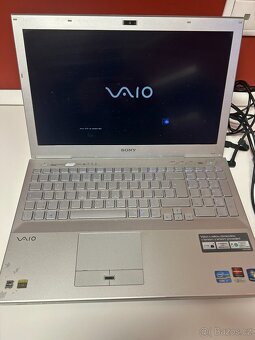 Sony VAIO SVE2V9E – stylový notebook s vadou - 2