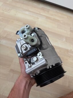Kompresor klimatizace se spojkou na Mercedes - 2