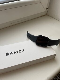 Apple Watch SE 2023 (2. generace, 40 mm) – JAKO NOVÉ + ocelo - 2