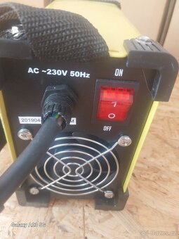 Skoro nová svářečka invertor + maska, kladívko a elektrody - 2