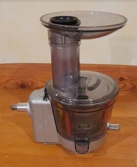 KitchenAid odšťavňovač 5KSM1JA - slow juicer - 2