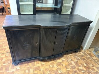 Starožitný nábytek - skříň, příborník, stůl, skříňky - 2