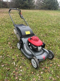 Na proděj sekačka Honda hrx537 - 2