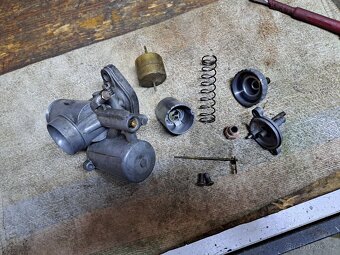 Jawa 250 353 , Pérák - karburátor Jikov 2924SBD16b - 2